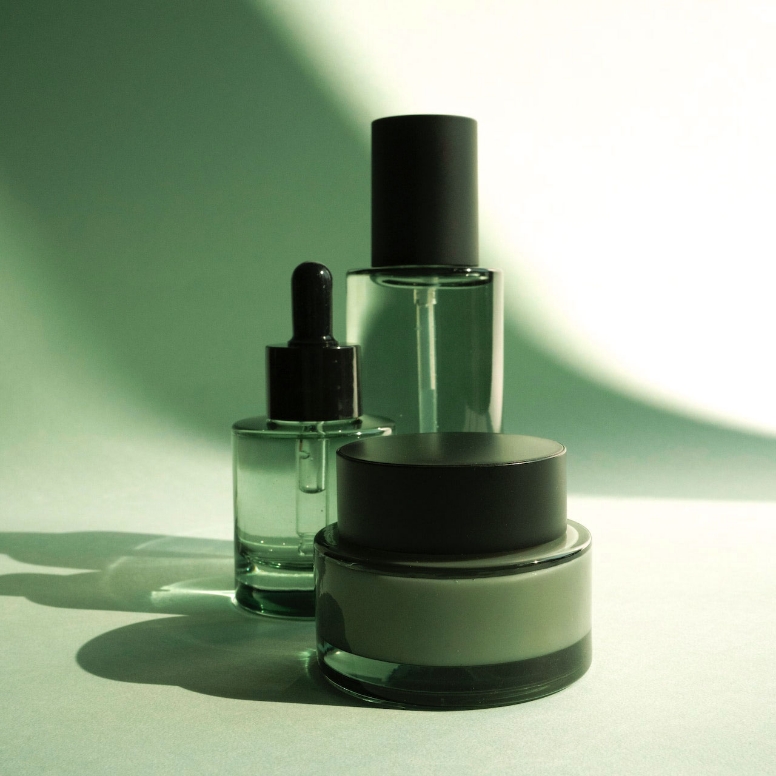 tarros bote de perfume y cremas